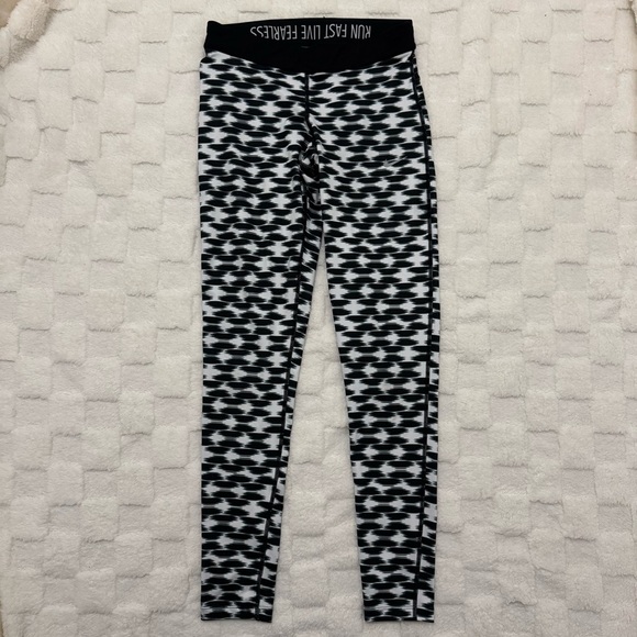 Nike Dri-Fit Printed Relay Crop Black and White Pattern Athletic Legging - Small - Picture 3 of 8